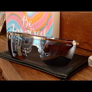 Quay gold rim sunglasses 🕶